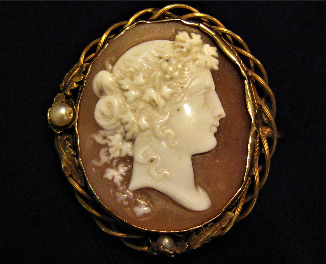 Large Cameo Shell