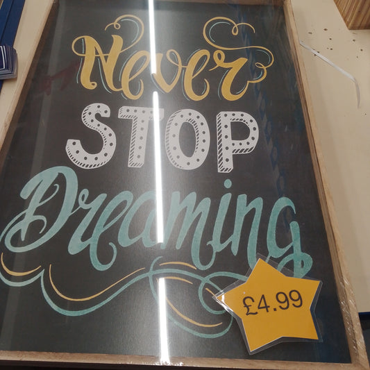 Inspirational signs “Never Stop Dreaming”