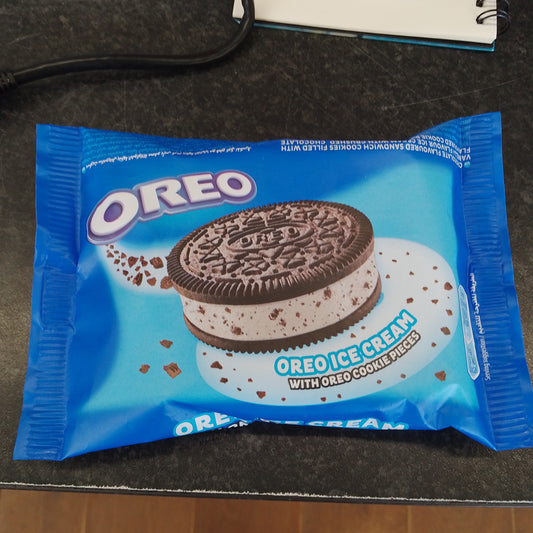 Oreo cookie