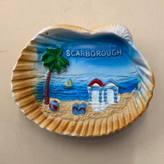 Scarb’ shell beach hut magnet