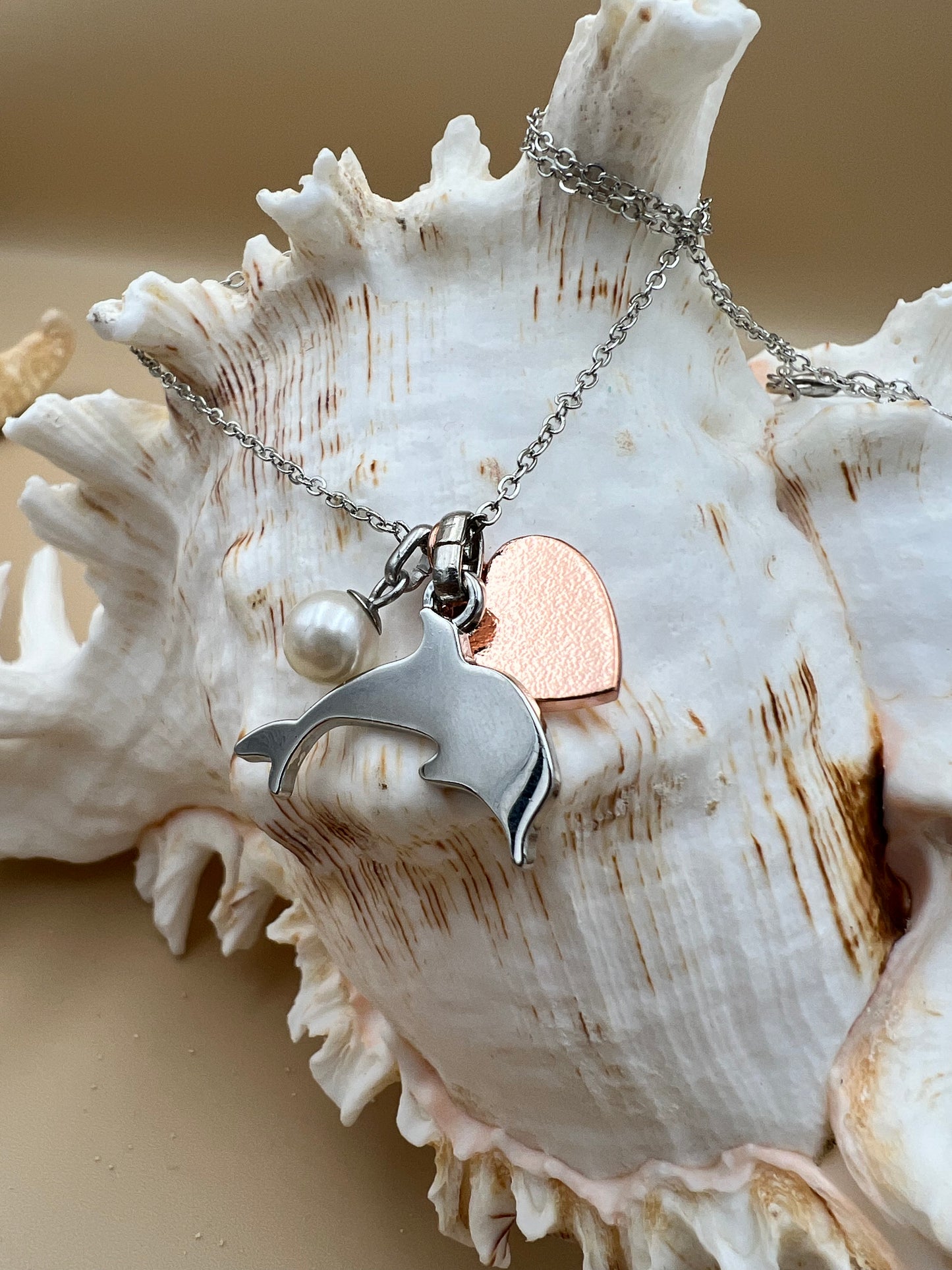 Heart & dolphin necklace