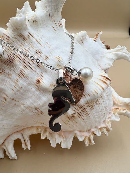 Heart & seahorse necklace